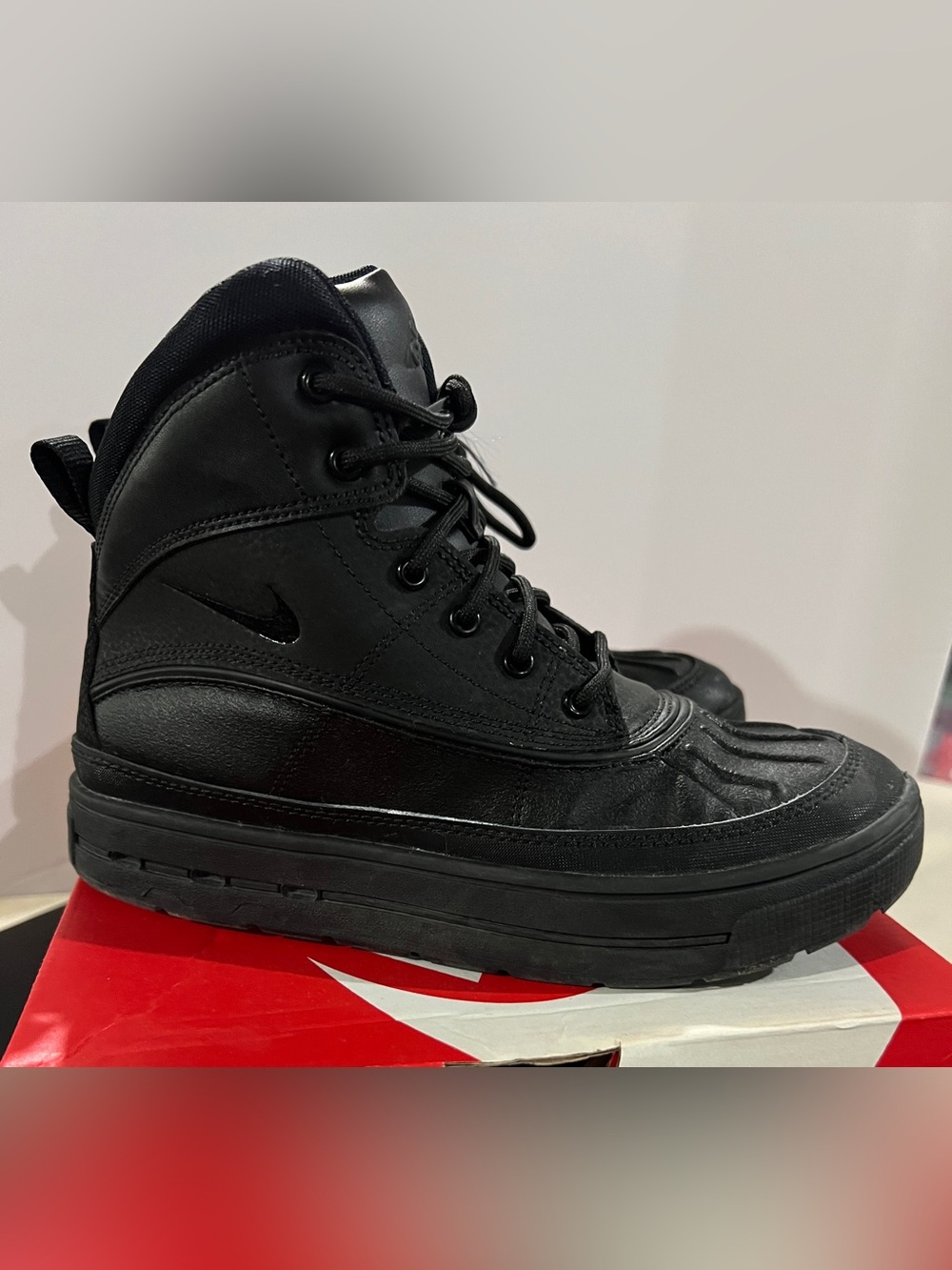 Nike Youth 5.5Y Black Woodside 2 High Casual Boots